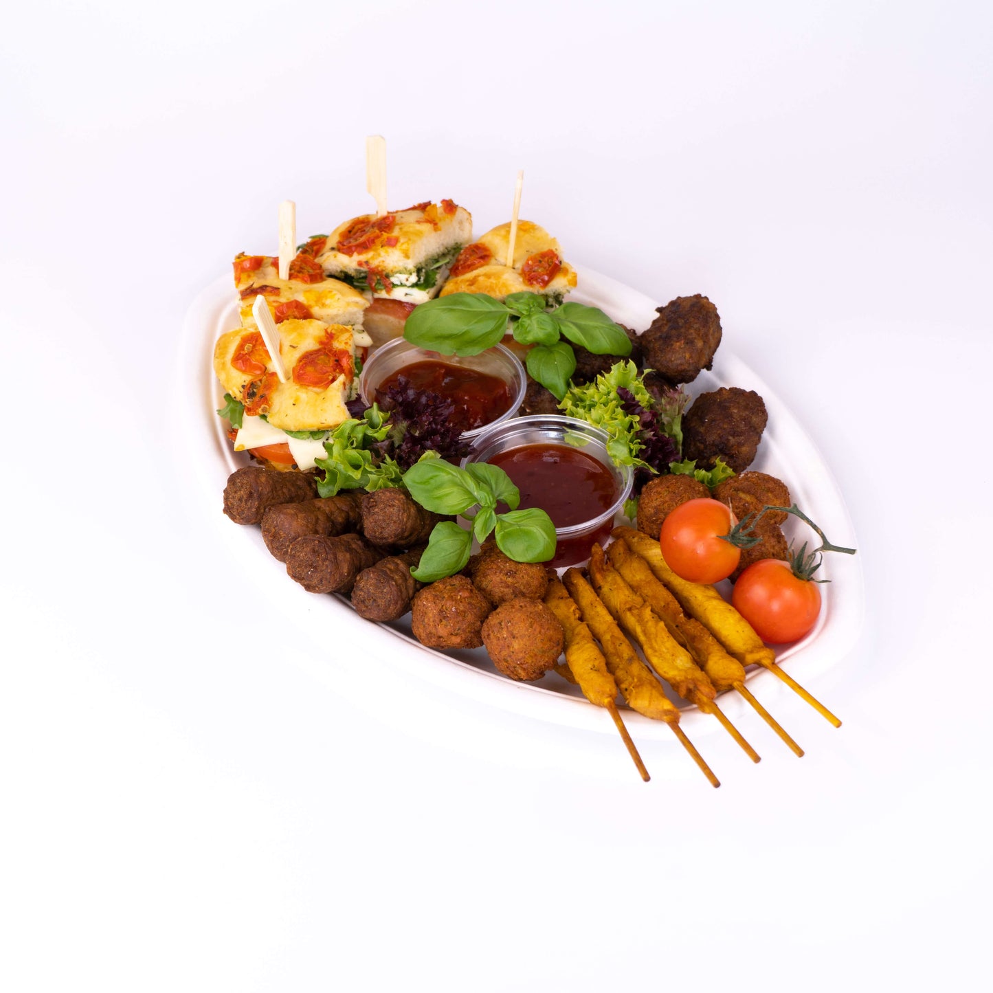 Cevapcici/Bifteki/Focaccia/ Hähnchenspieße/Falafel-Platte