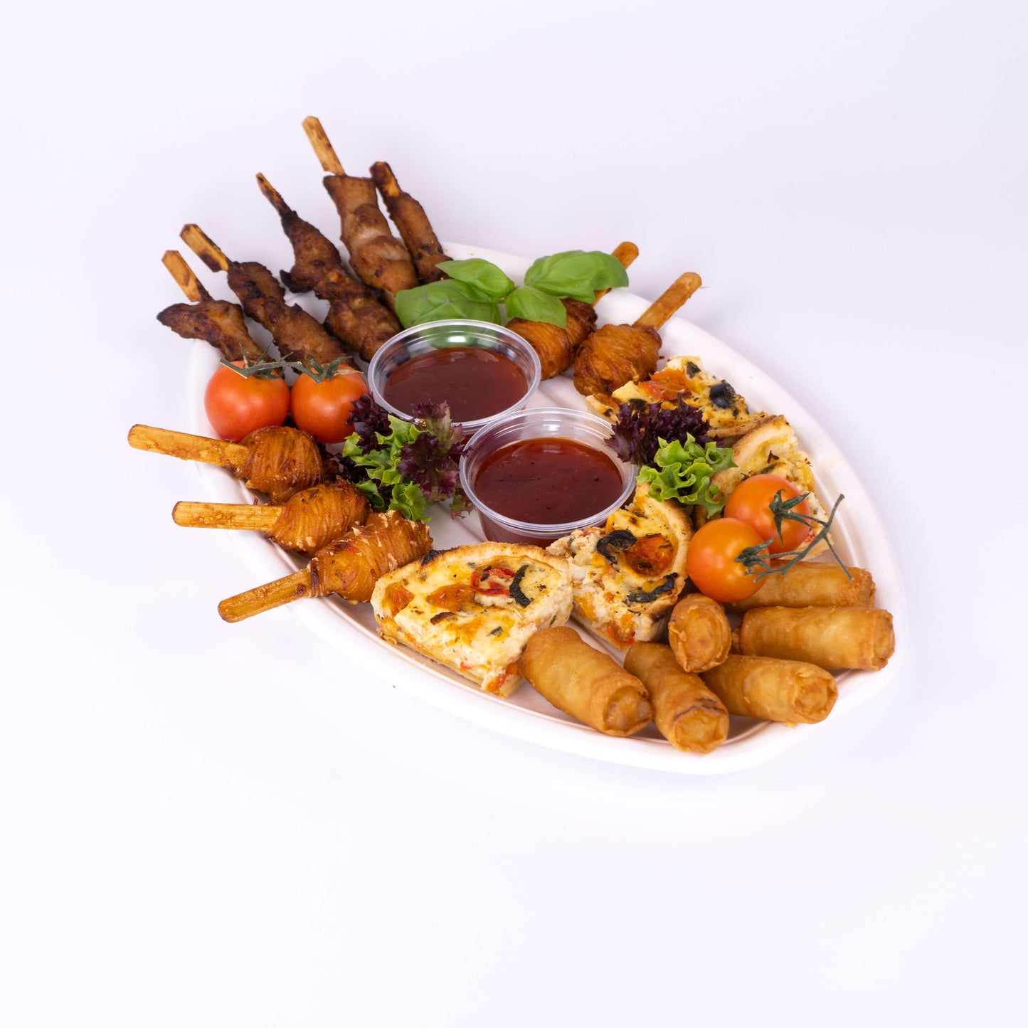 Yakitori/Quiche/Frühlingsrollen/ Nudelspieße-Platte